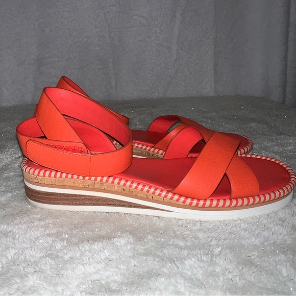 Vince Camuto Miveeria Wedge Sandal size 8 - Picture 3 of 9